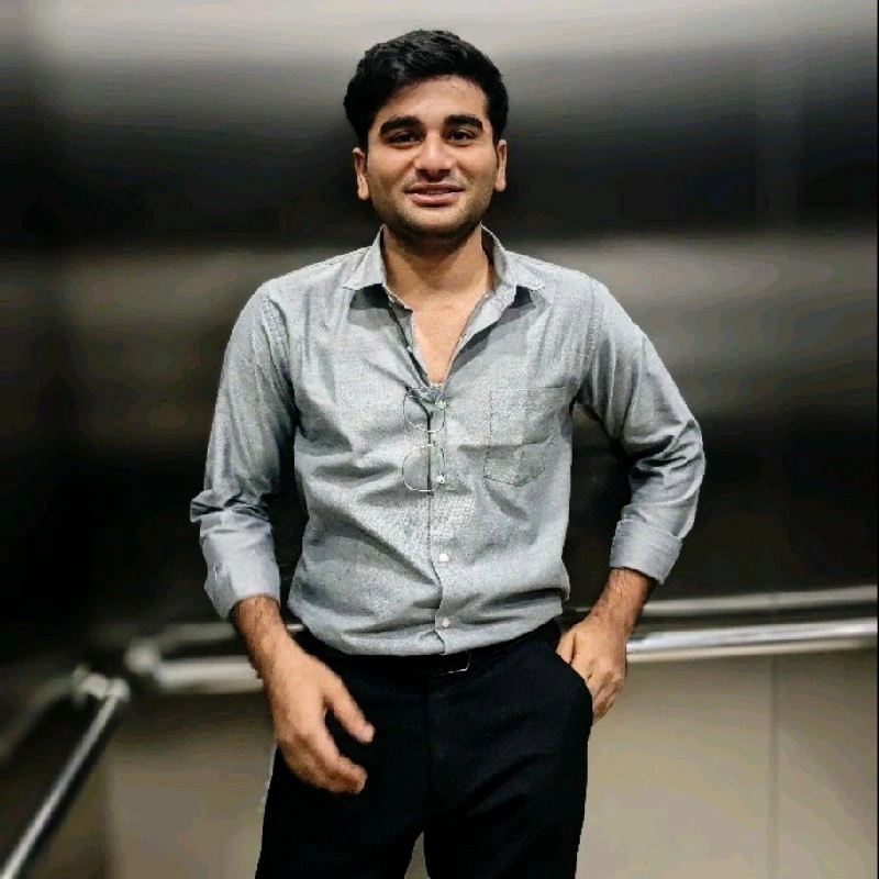 Portrait of Divyanshu Tomar, Software Engineer
